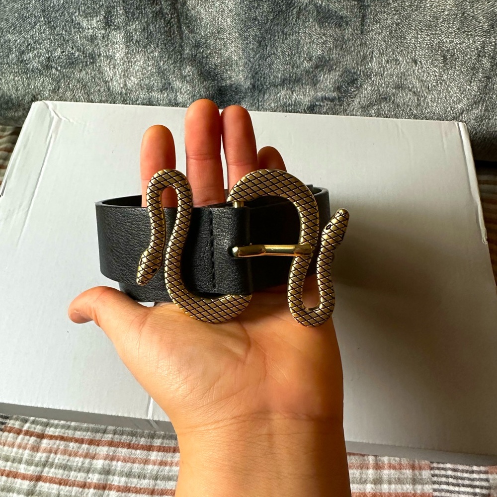 Express Snake Buckle Belt